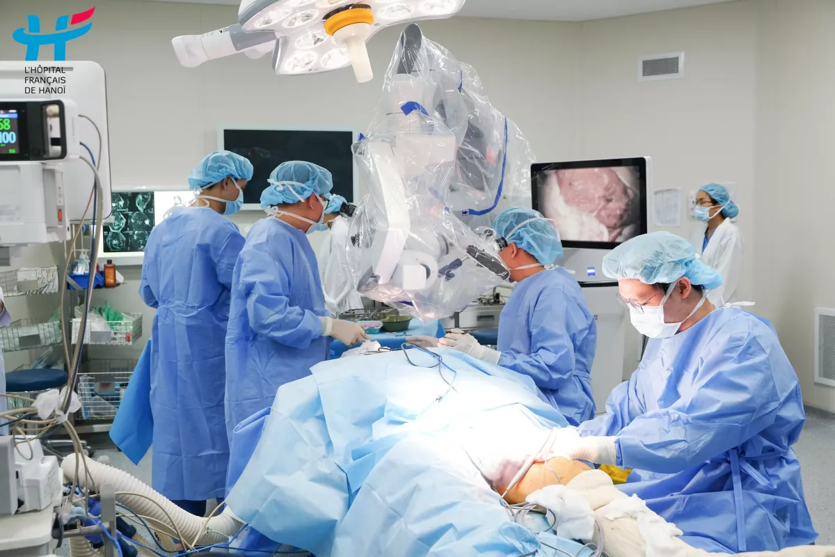 9 TIẾNG VỚI 2 EKIP PHẪU THUẬT KỊP THỜI BỆNH NHÂN UNG THƯ BIỂU MÔ TUYẾN MANG TAI NGƯỜI ÚC