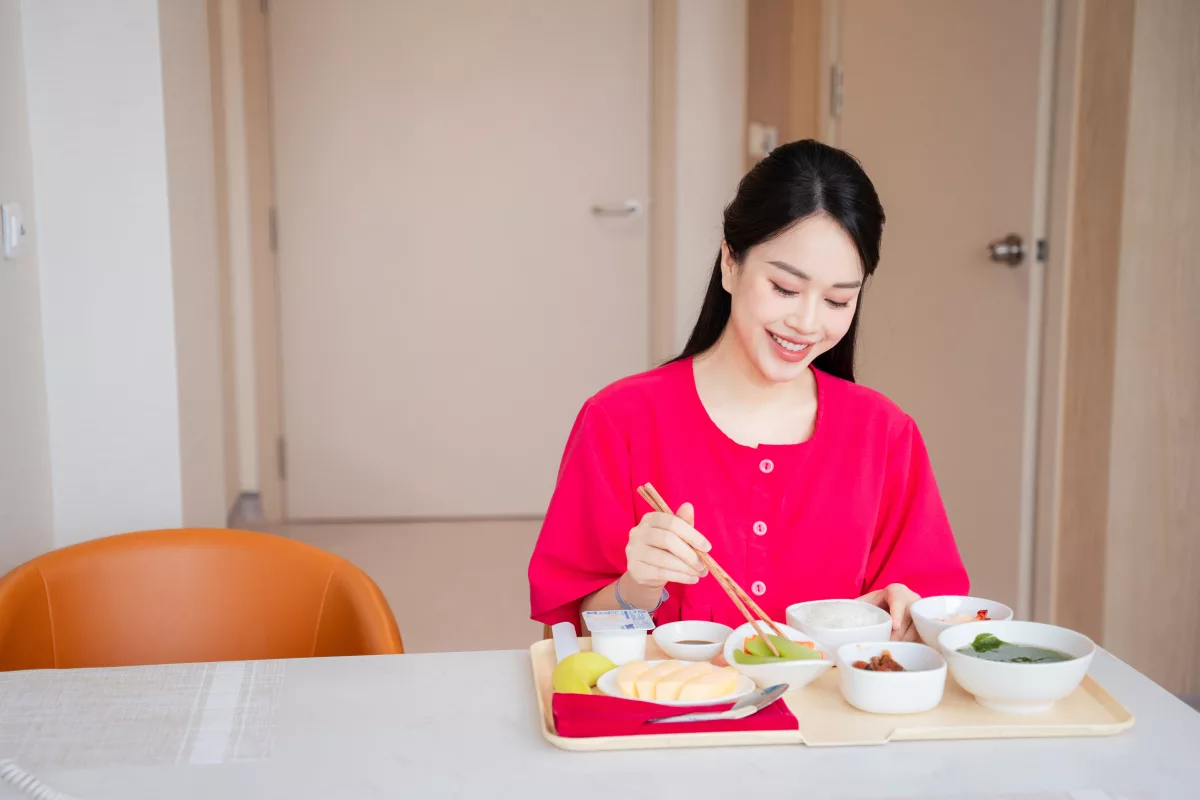 Top 12 thực phẩm kiêng ăn sau sinh cần lưu ý