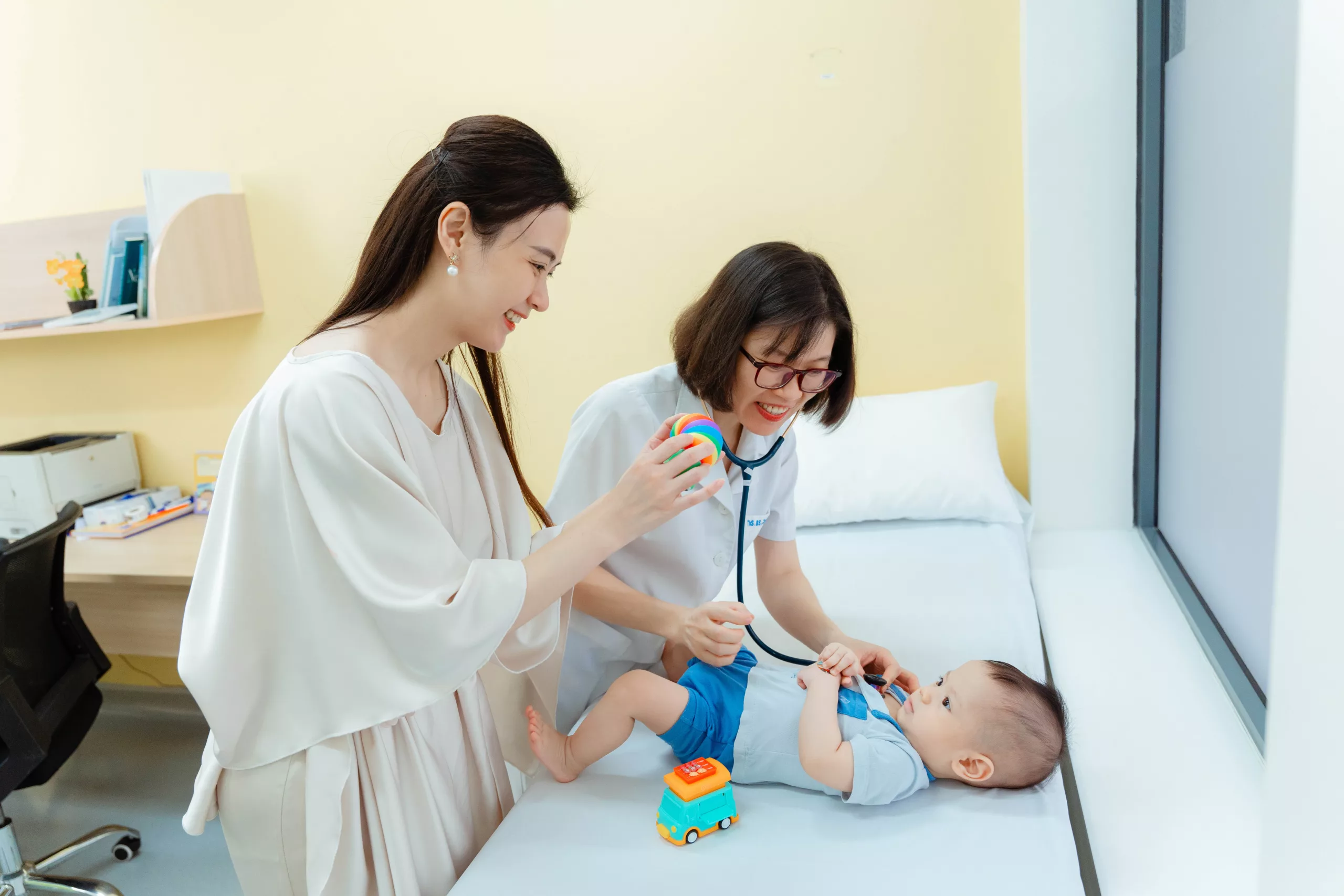 Khám và tư vấn dinh dưỡng kiểm soát cân nặng ở trẻ