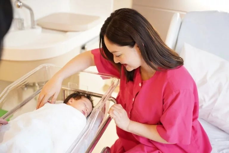 Top 5 cách làm vết mổ đẻ nhanh lành, mẹ giảm đau sau sinh