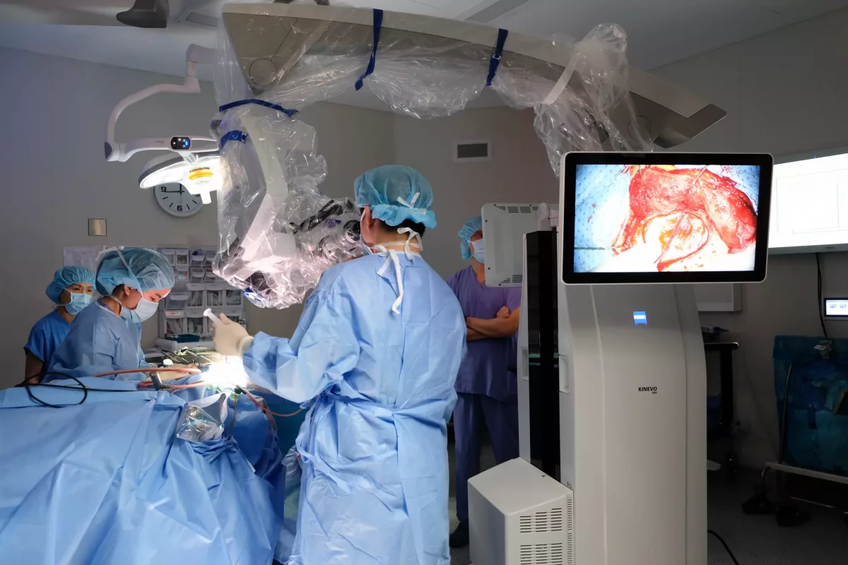 Hanoi French Hospital first with state-of-the-art ZEISS KINEVO 900 Surgical Microscope System in northern Vietnam