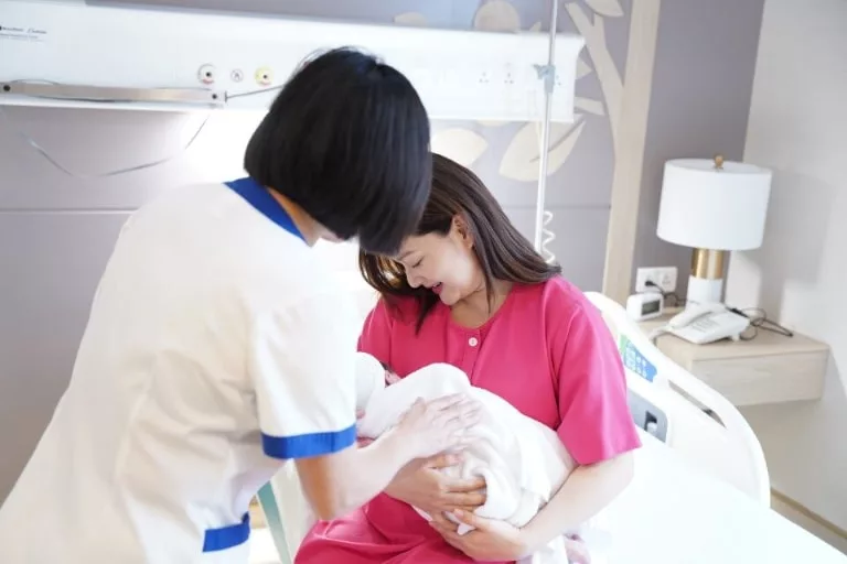 Mổ đẻ lần 2 có đau hơn lần 1 không? Đau bao lâu?