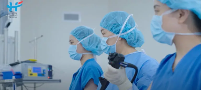 Đưa trẻ đi nội soi dạ dày khi trẻ có các triệu chứng tiêu hóa nghiêm trọng