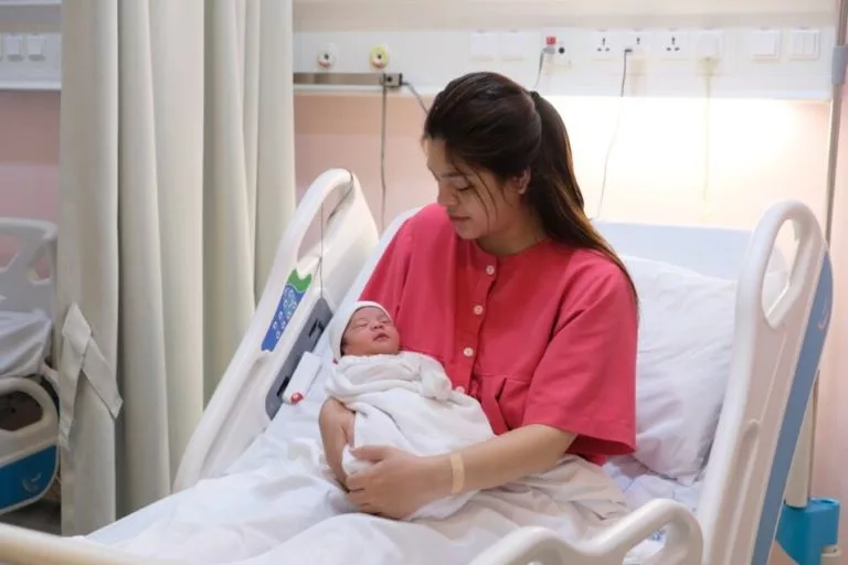 Tụ dịch vết mổ đẻ cũ, 5 dấu hiệu cần biết và cách điều trị đúng