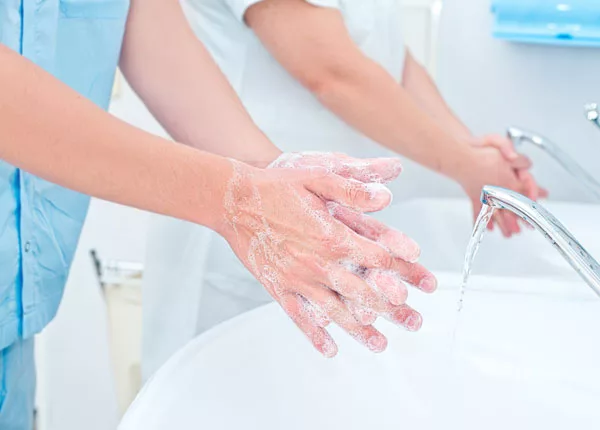 Hội thảo miễn phí về Kiểm soát Nhiễm khuẩn và Vệ sinh Bệnh viện do Giáo sư Nicole MARTY – Trường Y Toulouse, Pháp chủ trì