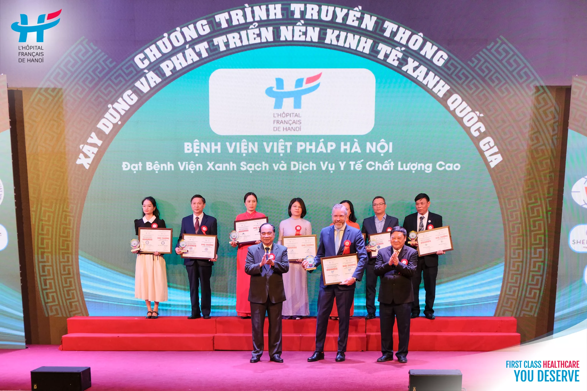 BỆNH VIỆN GIỮA LÒNG HÀ NỘI VỚI GẦN 40% DIỆN TÍCH PHỦ XANH