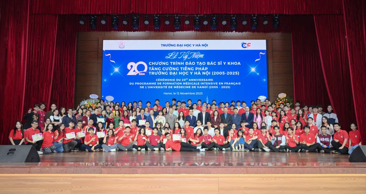 Bệnh viện Việt Pháp Hà Nội chúc mừng Trường Đại học Y Hà Nội nhân dịp kỷ niệm 20 năm Chương trình đào tạo Bác sĩ Y khoa tăng cường tiếng Pháp