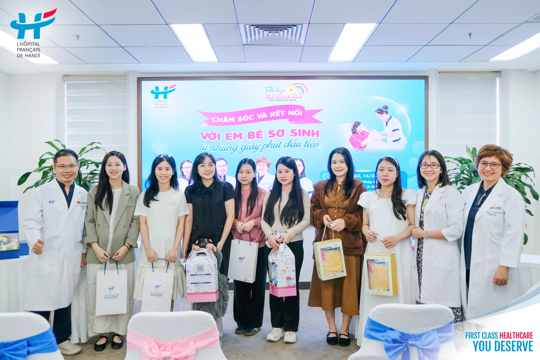 TALKSHOW “CHĂM SÓC VÀ KẾT NỐI VỚI EM BÉ SƠ SINH TỪ NHỮNG GIÂY PHÚT ĐẦU TIÊN” – CÙNG CHA MẸ ĐỒNG HÀNH TRONG HÀNH TRÌNH ĐẦU ĐỜI CỦA CON