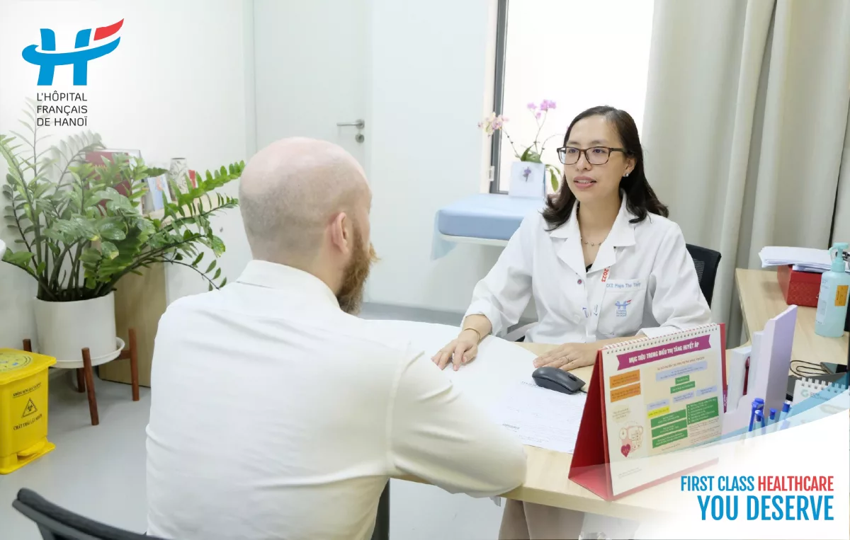THĂM KHÁM VÌ SƯNG CẲNG CHÂN, DU KHÁCH TÂY BAN NHA PHÁT HIỆN BIẾN CỐ NGHIÊM TRỌNG